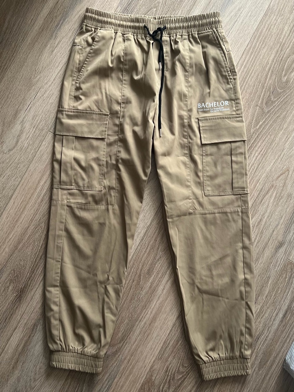 Men’s beige cargo jogger pants